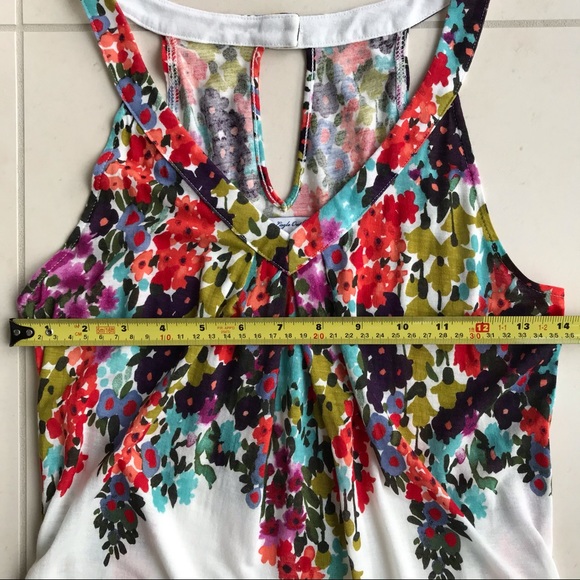 AE Painterly Dripping Floral V-Neck Top - Picture 11 of 12